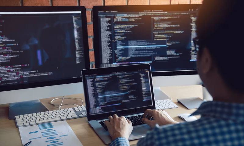 数据科学选型：R与Python如何赋能临县网站建设？